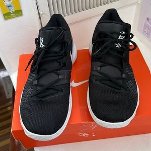 Nike Kyrie Flytrap Sneakers